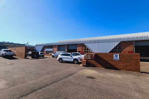 321m² Warehouse To Let at Springfield Park — image 2