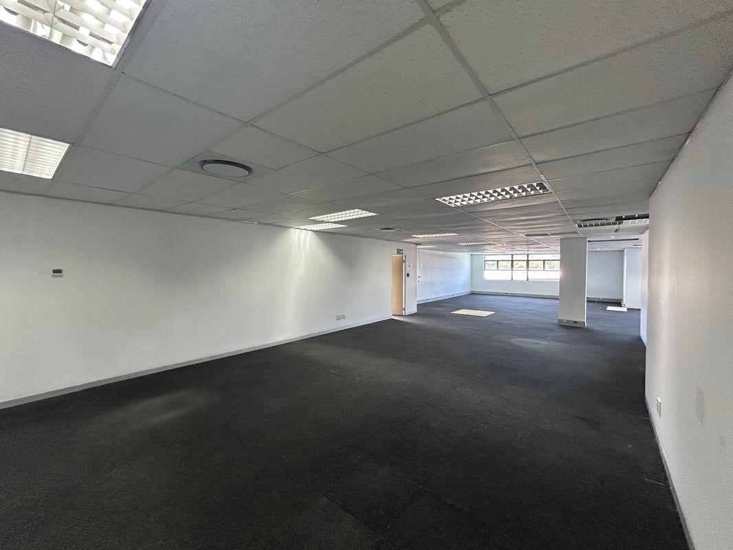 176m² Office To Let in Riverhorse Valley