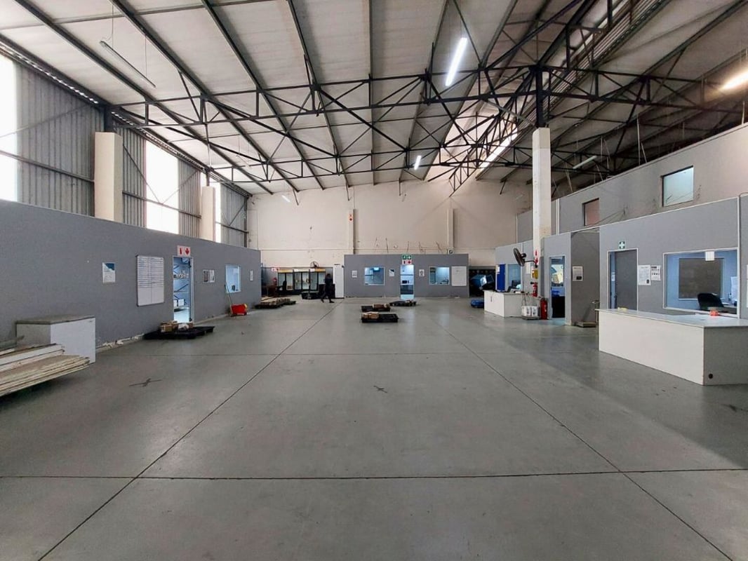 1008m² Warehouse For Sale in Riverhorse Valley