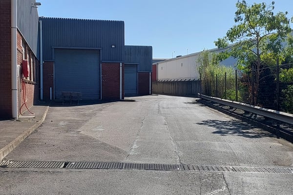 911m² Warehouse For Lease in Springfield — image 4