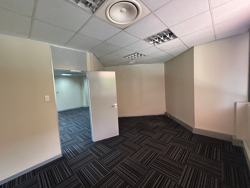 175m² Office To Let in Westville