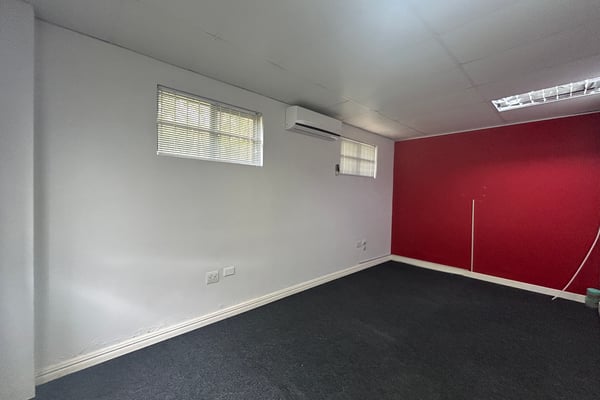 180m² Office To Let in Westville — image 3