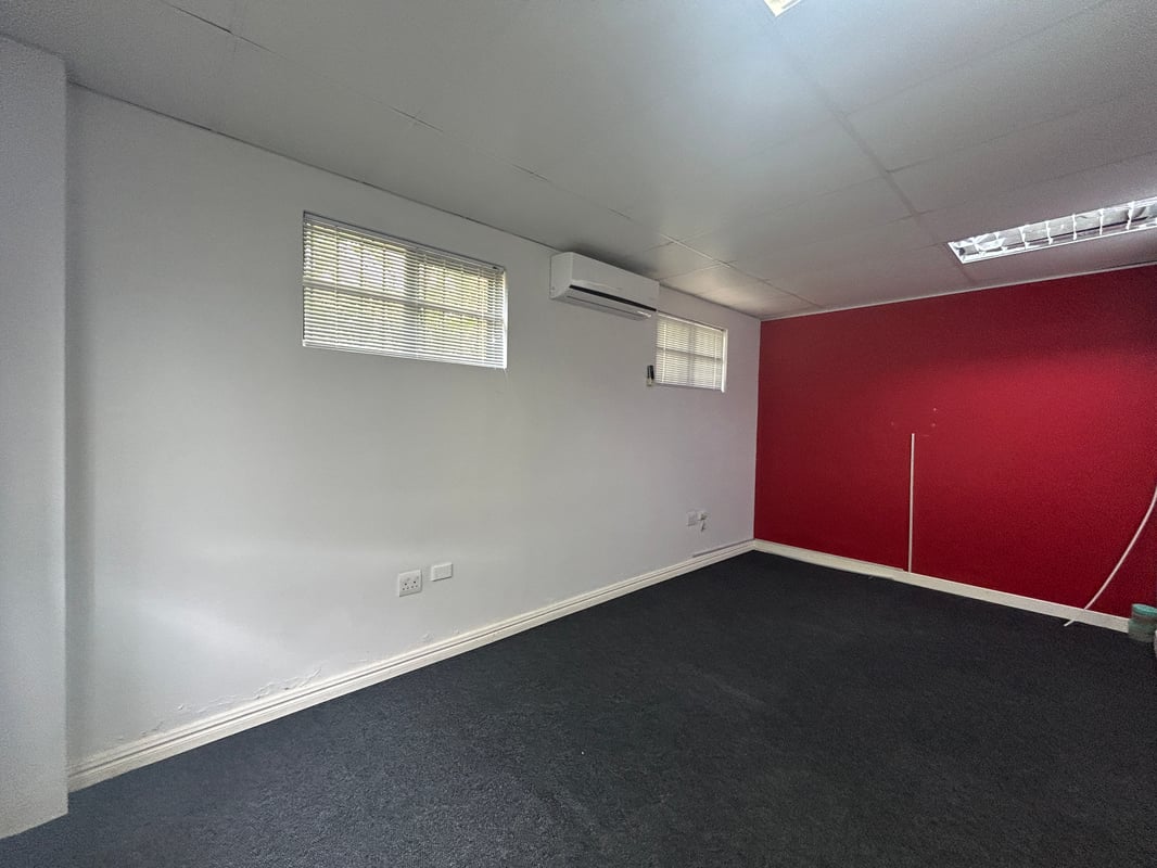 180m² Office To Let in Westville