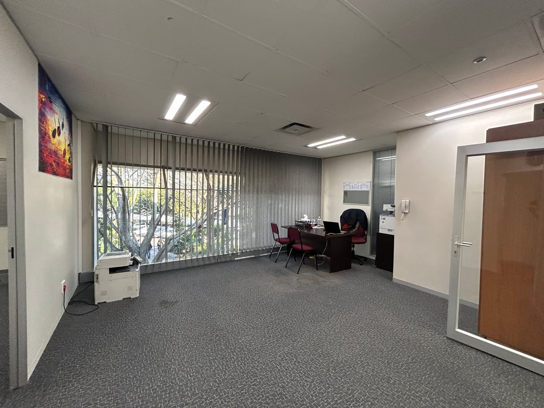 395m² Office To Let in Westville