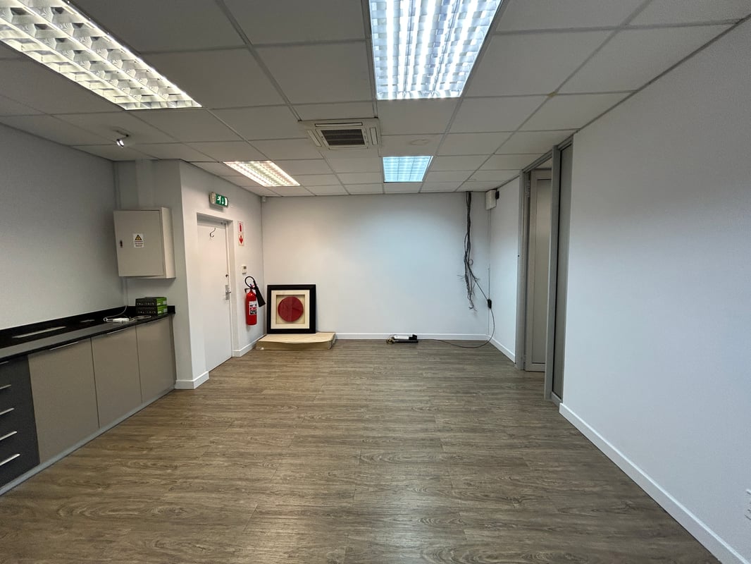213m² Office to Let at Westway Office Park, Westville