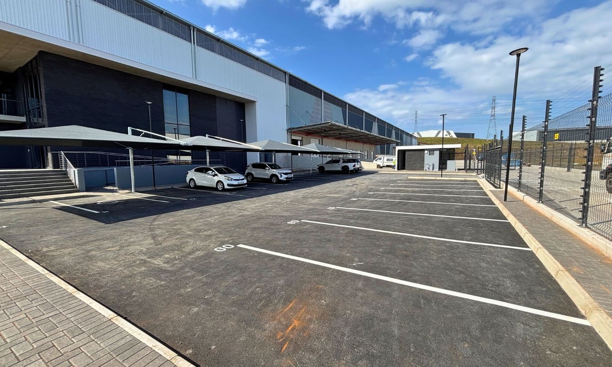 8 195m² New Warehousing Facility To Let in Riverhorse Valley 