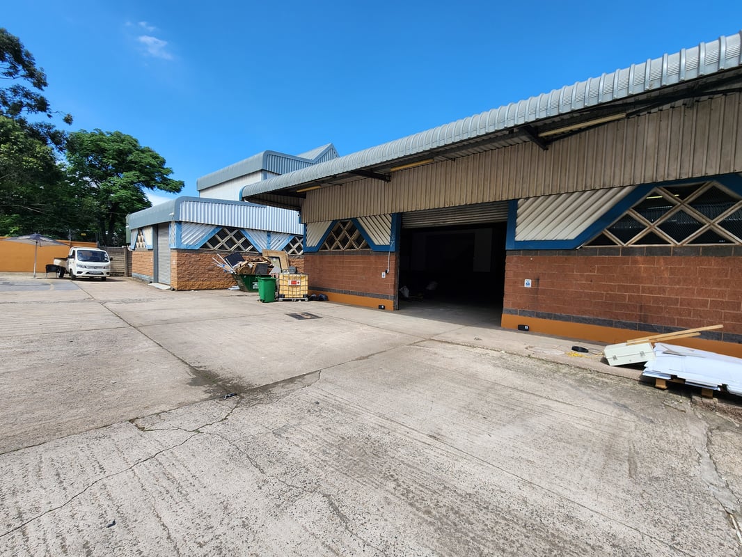3 867m² Standalone Factory To Let in Glen Anil