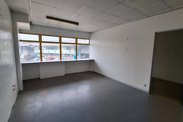 344m² Warehouse For Lease in Glen Anil — image 4