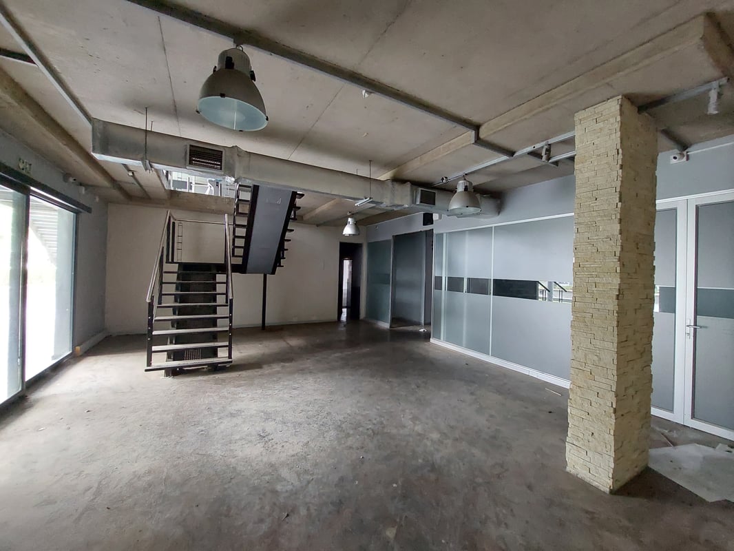 946m² Office For Sale in Riverhorse Valley