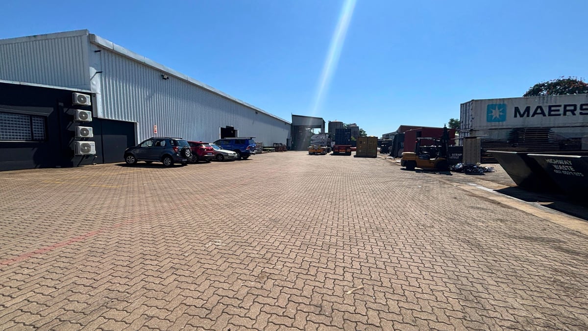 2129m² Warehouse For Lease In New Germany