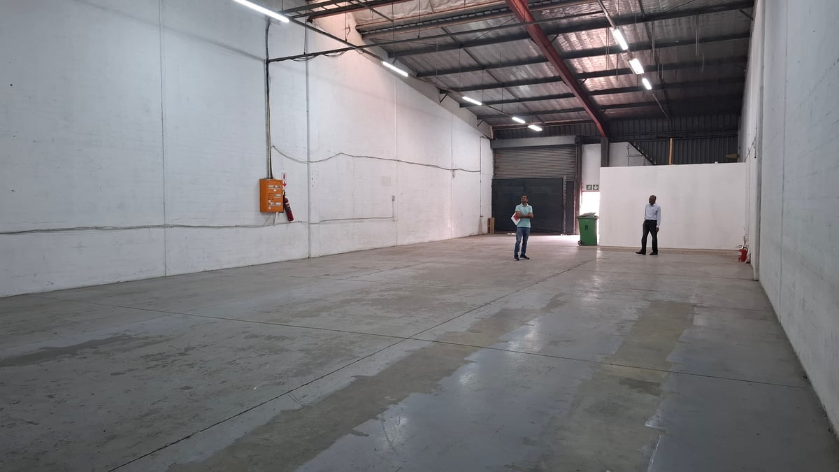 327m² Warehouse For Sale in Springfield Park
