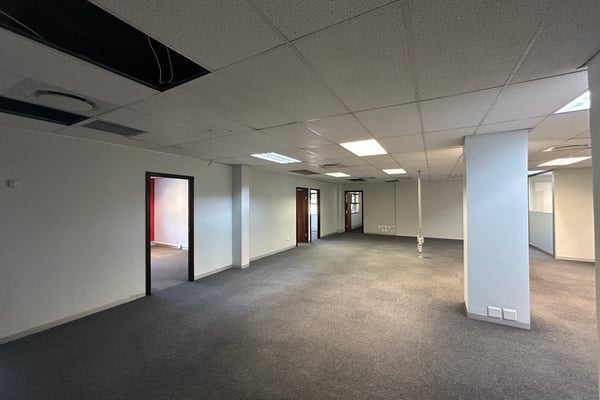 340m² Office To Let in Riverhorse Valley — image 4