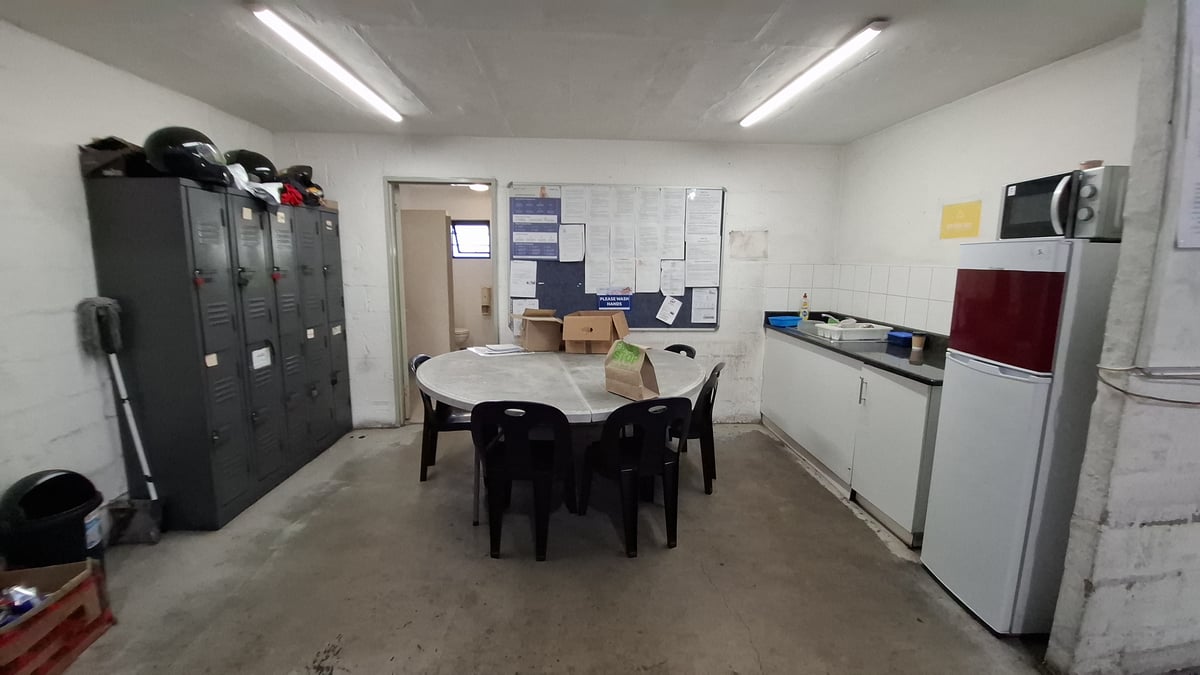 276m² Warehouse To Let in Redhill