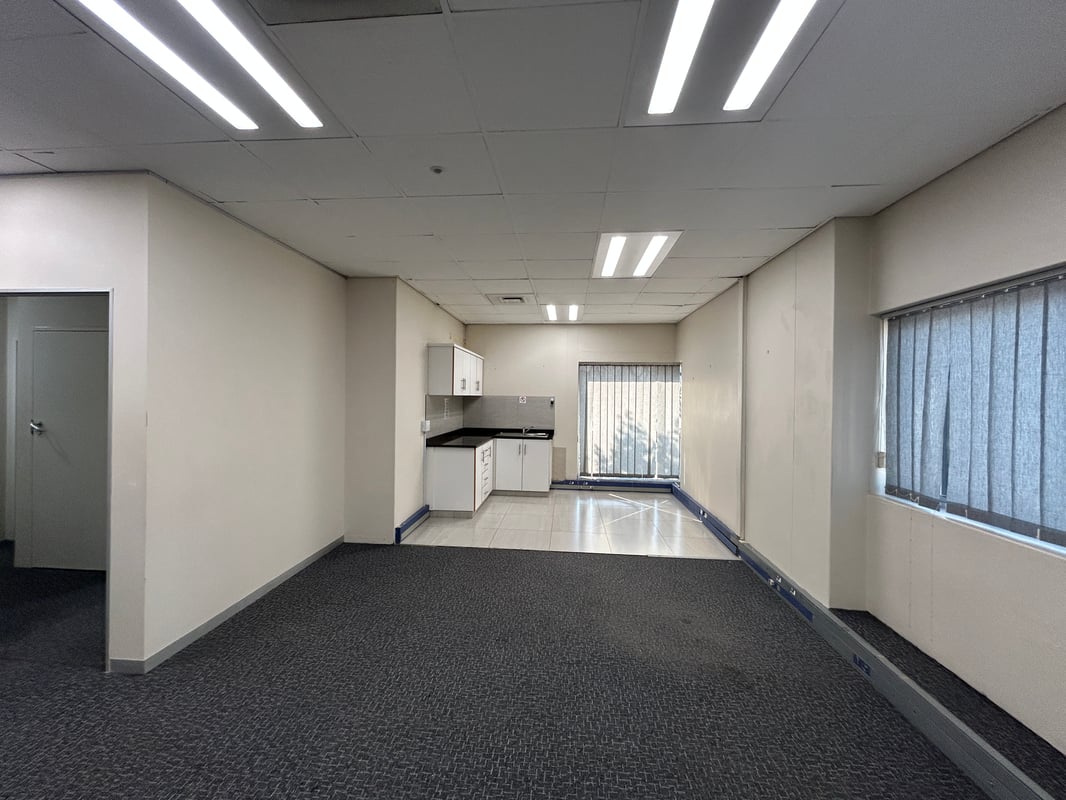 395m² Office To Let in Westville
