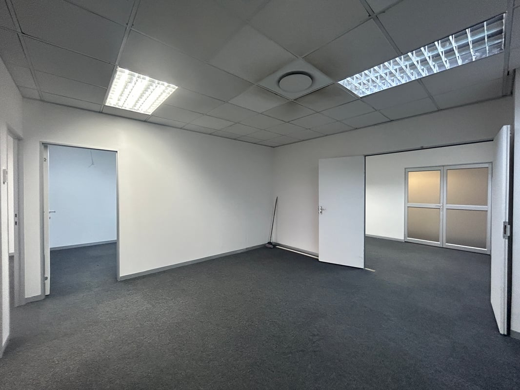 2319m² Commercial Office Building for Sale in Westway Office Park