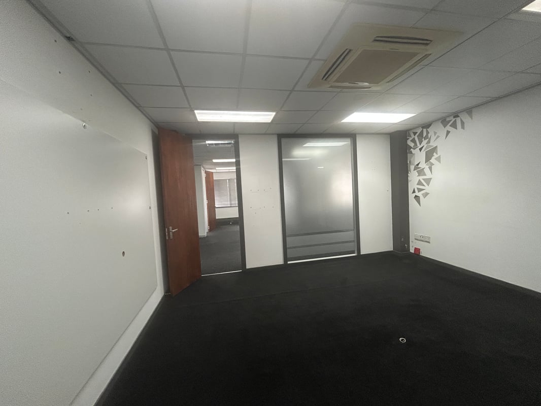 302m² Office to let in Westville
