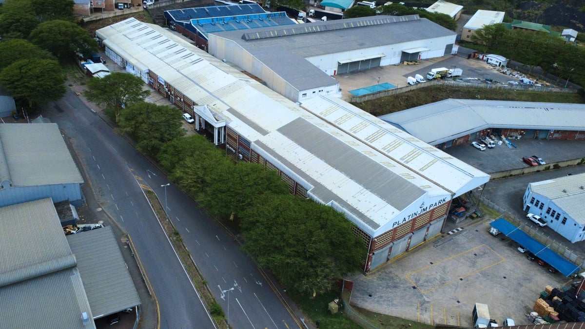8000m² Factory For Lease in Briardene