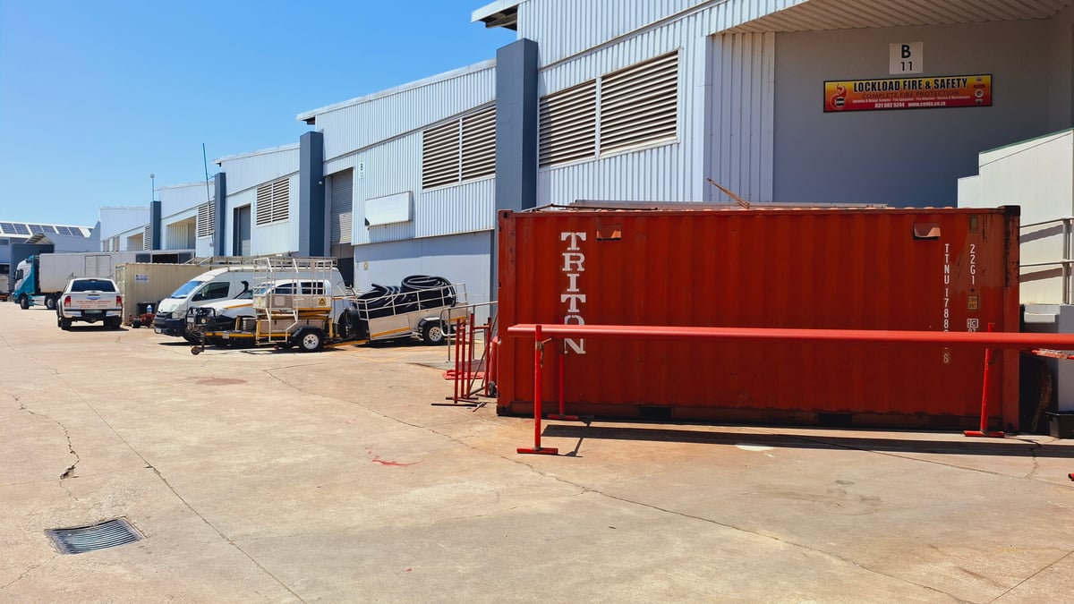 701m² Warehouse For Sale in Mount Edgecombe