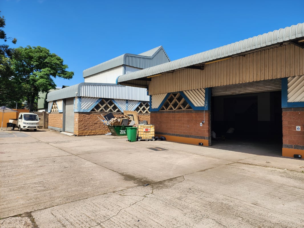 3 867m² Standalone Factory To Let in Glen Anil