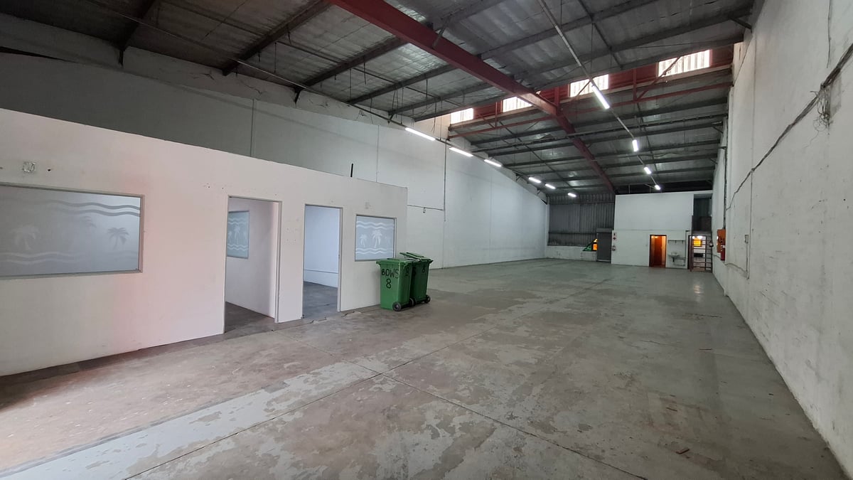 327m² Warehouse For Sale in Springfield Park