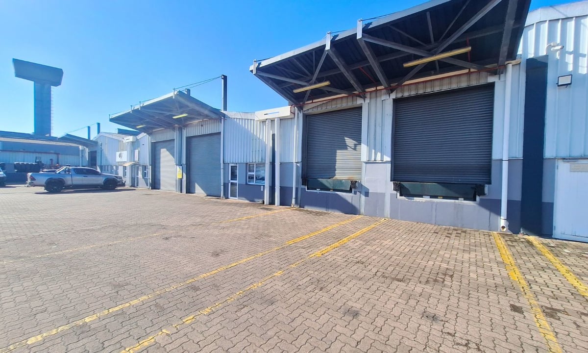 2 157m² Warehouse For Sale in New Germany