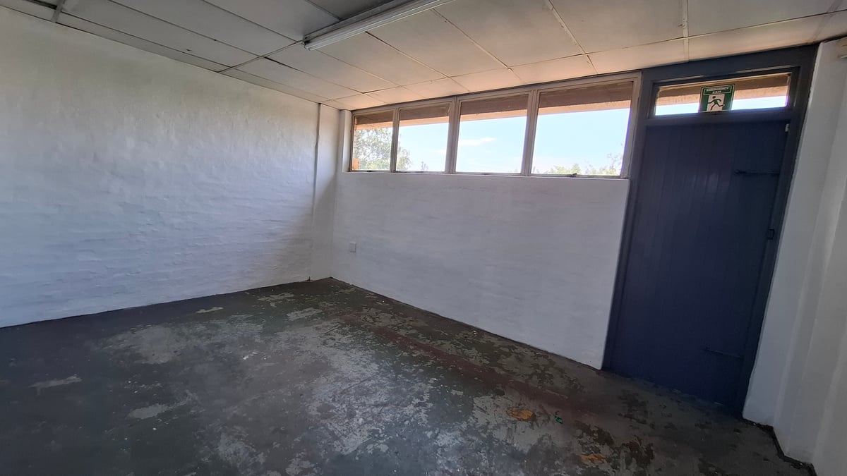 396m² Warehouse For Lease in Glen Anil