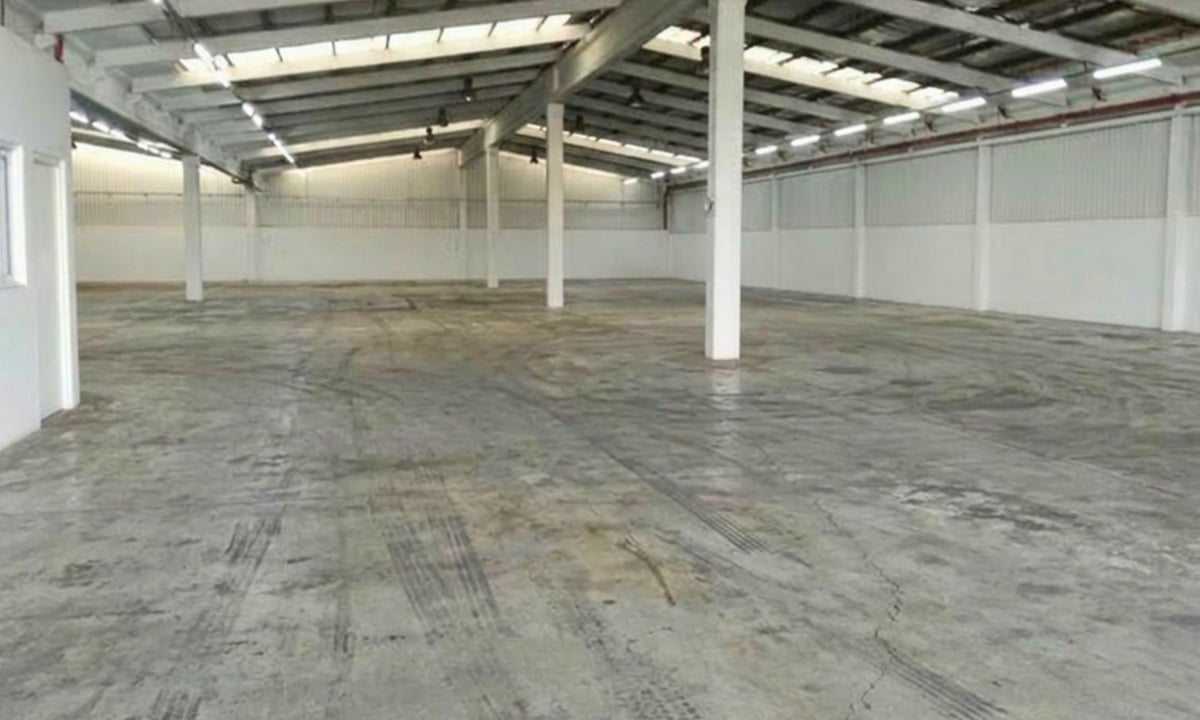 2 157m² Warehouse For Sale in New Germany