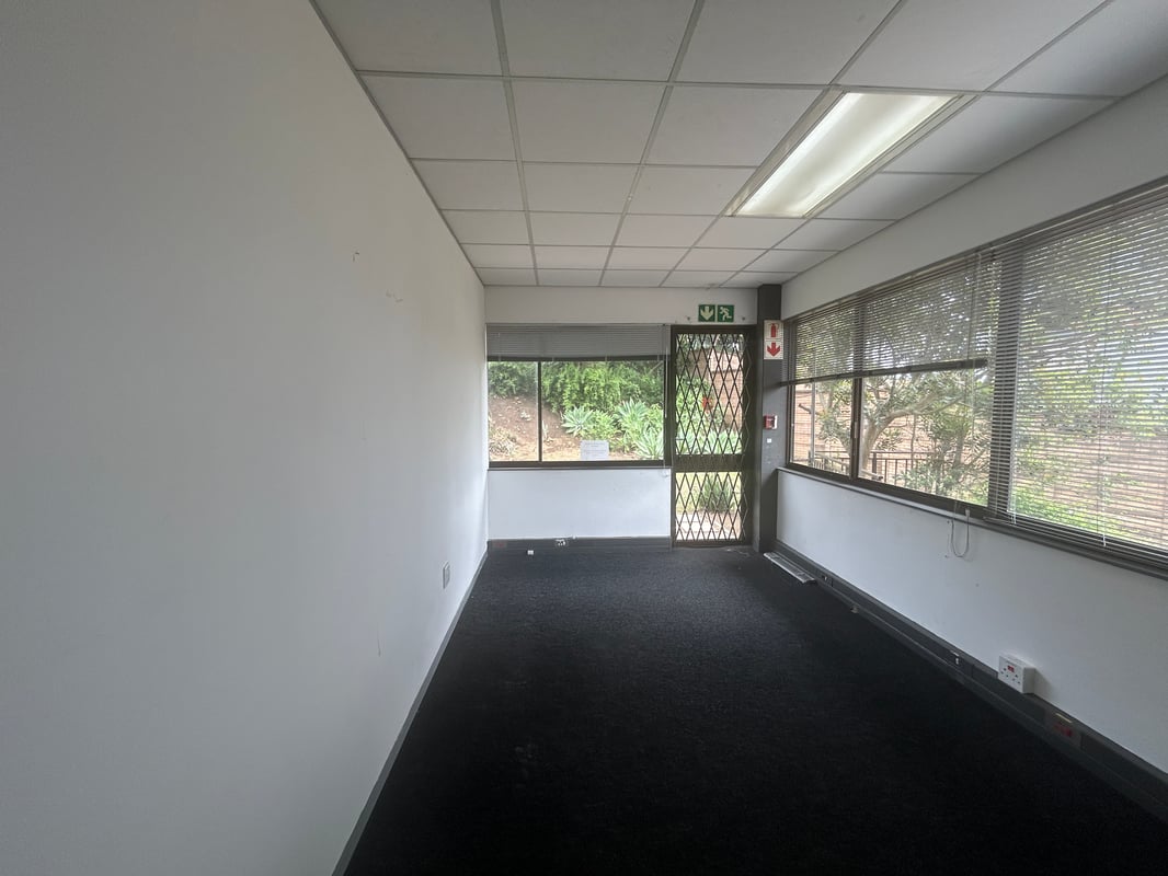 302m² Office to let in Westville