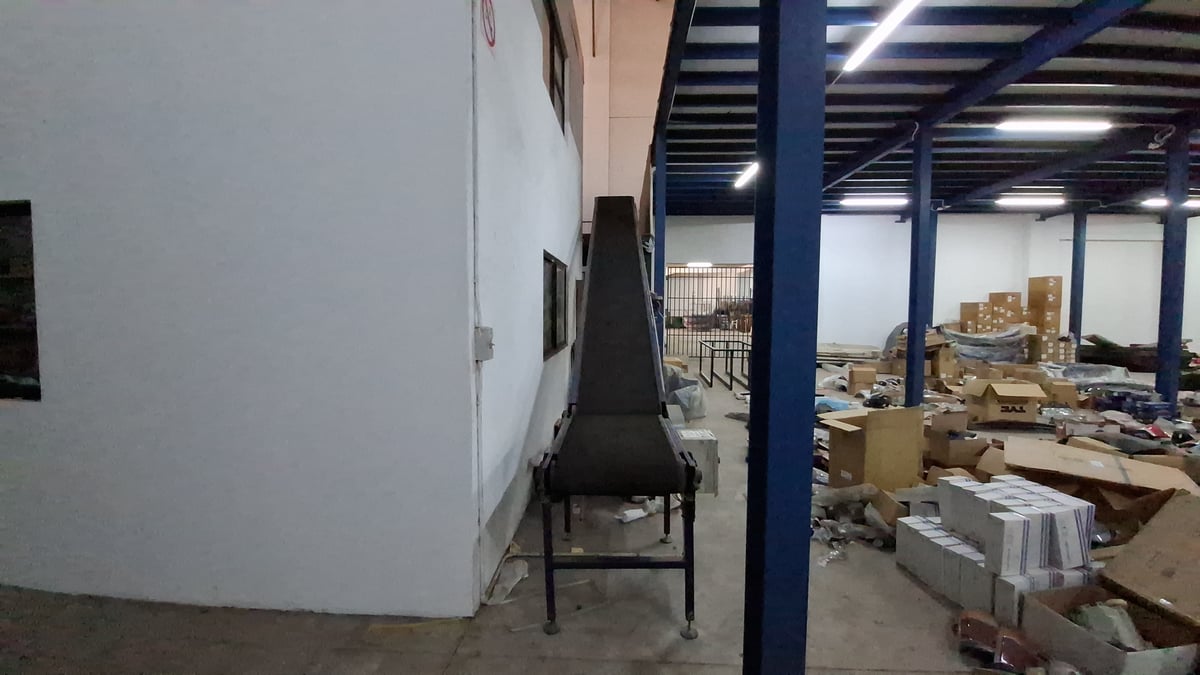 1283m² Warehouse For Lease in Riverhorse Valley