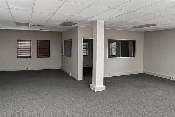 130m² Office To Let in Kloof — image 5