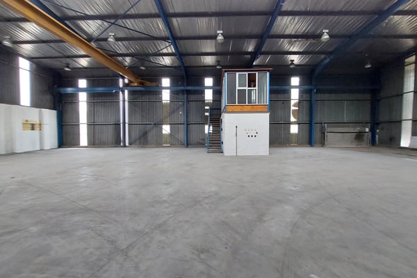 1 000m² Factory To Let in Redhill — image 3