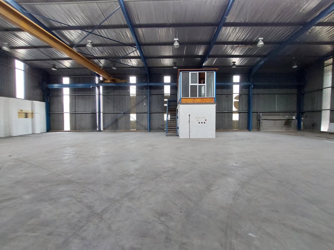 1 000m² Factory To Let in Redhill