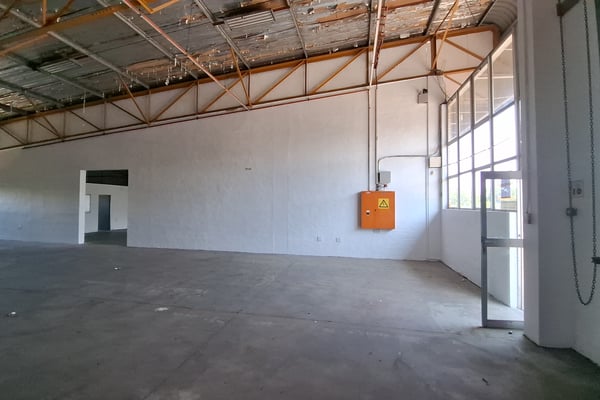 594m² Warehouse For Lease in Glen Anil — image 2