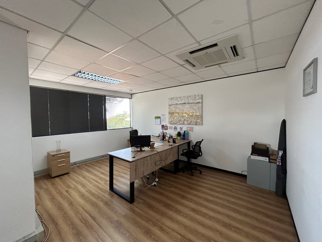 255m² Office To Let in La Lucia Ridge