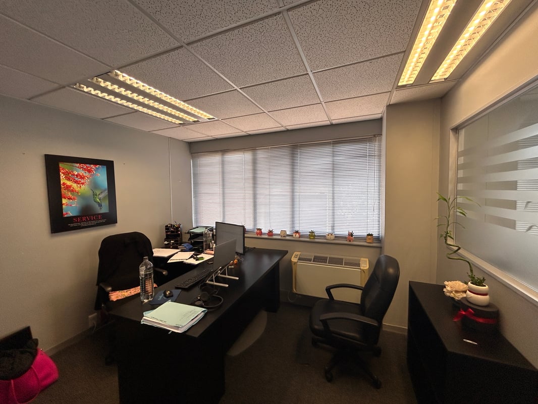329m² Ground Floor Office To Let – 70 Buckingham Terrace, Westville
