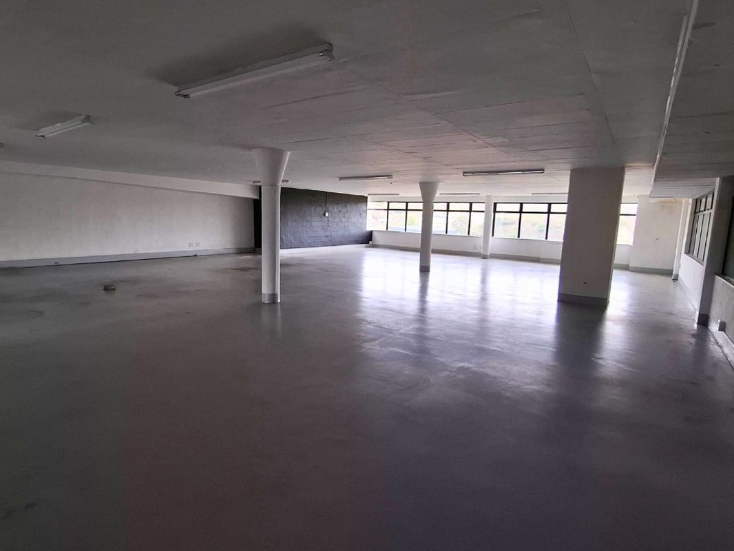 1616m² Warehouse For Lease in Red Hill