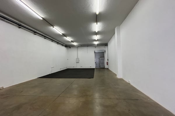 134m² Service and Industrial Unit To Let – Lillies Quarter Lifestyle Centre, Hillcrest — image 2