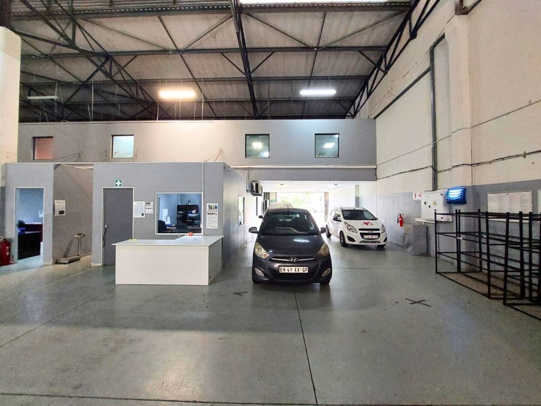 1008m² Warehouse For Sale in Riverhorse Valley