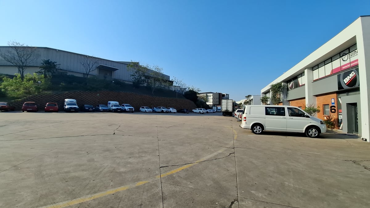 900m² Warehouse To Let in Riverhorse Valley
