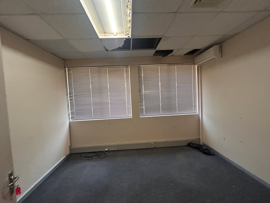 130m² Office To Let in Westville