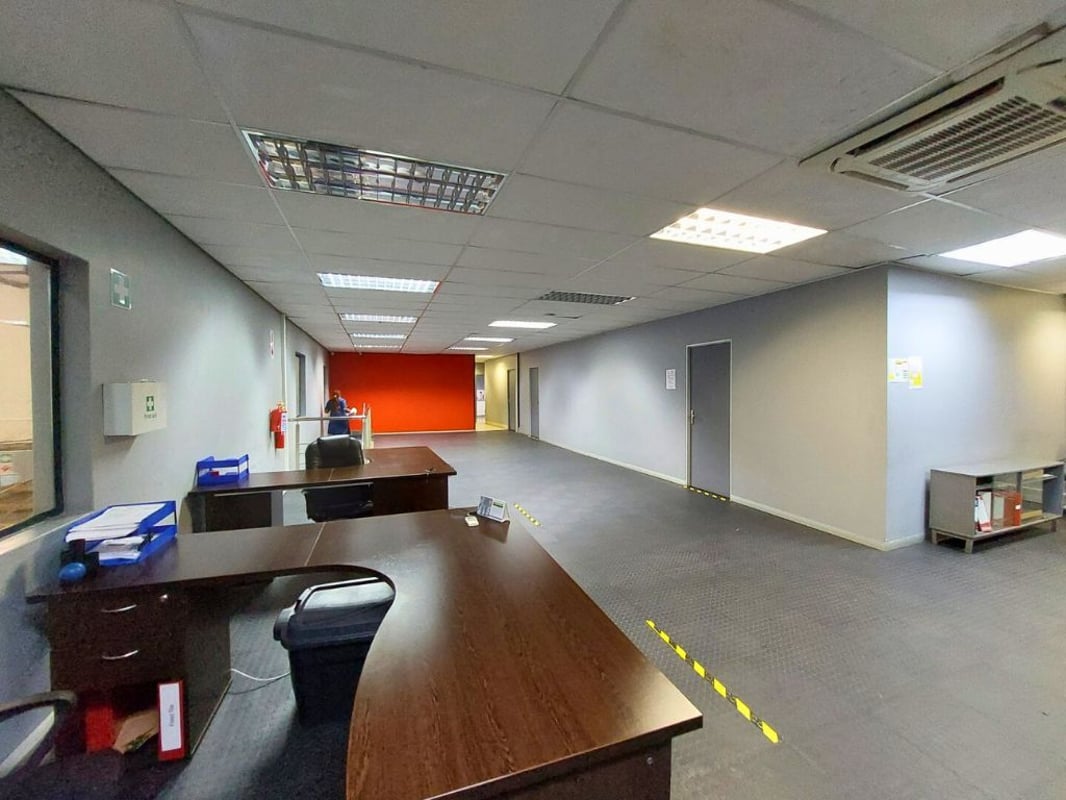 1008m² Warehouse For Sale in Riverhorse Valley