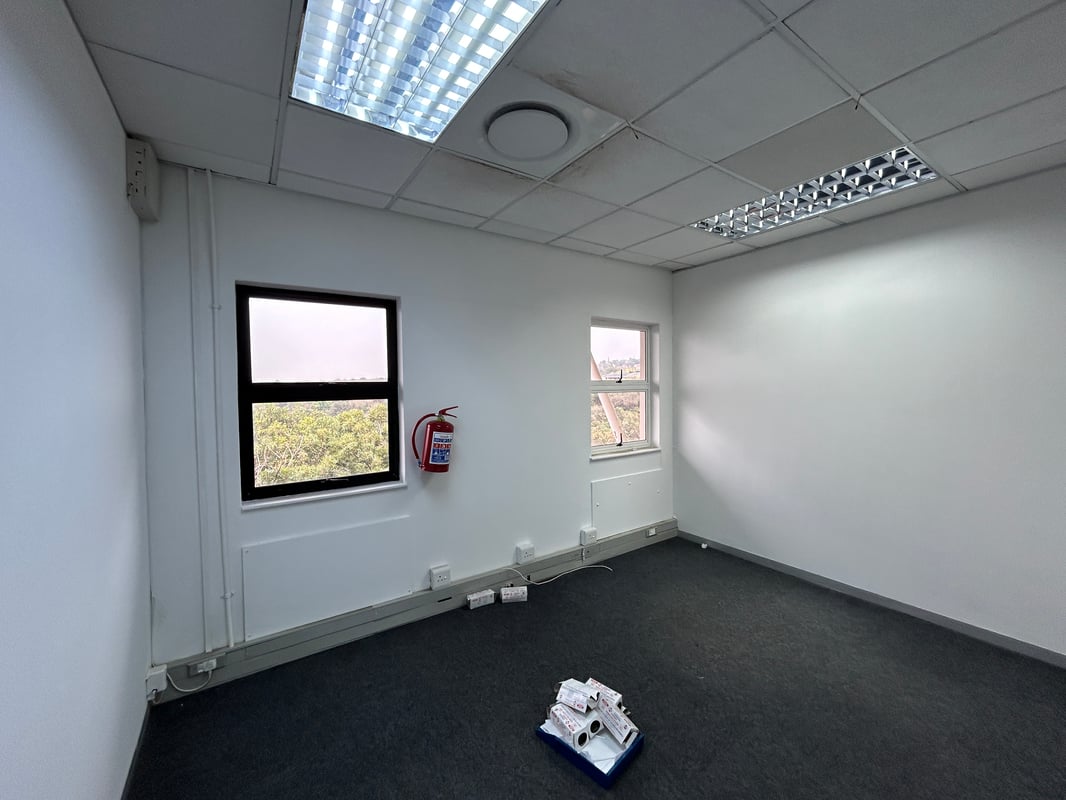 2319m² Commercial Office Building for Sale in Westway Office Park