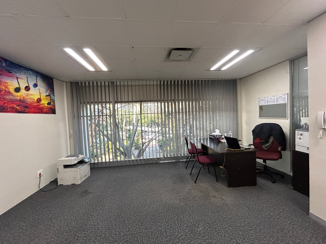 395m² Office To Let in Westville