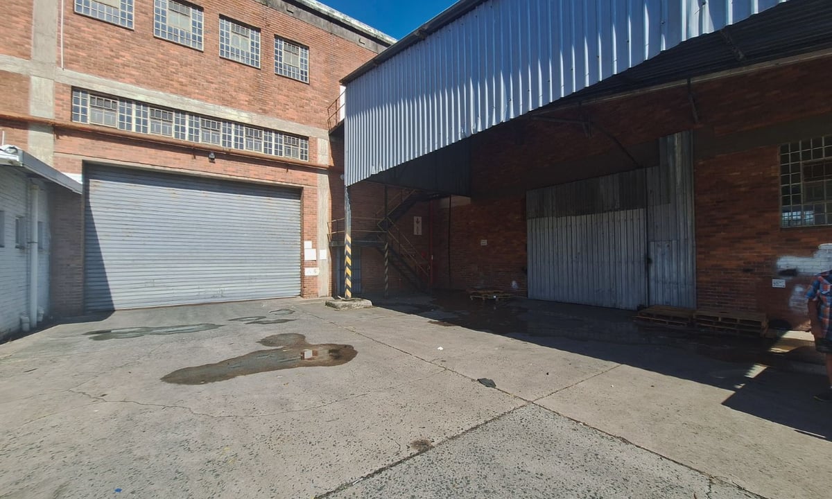 3 432m² Industrial Unit For Sale in New Germany