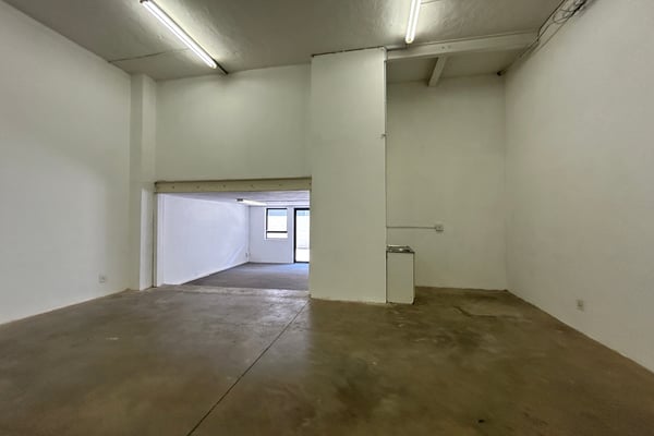 134m² Service and Industrial Unit To Let – Lillies Quarter Lifestyle Centre, Hillcrest — image 4