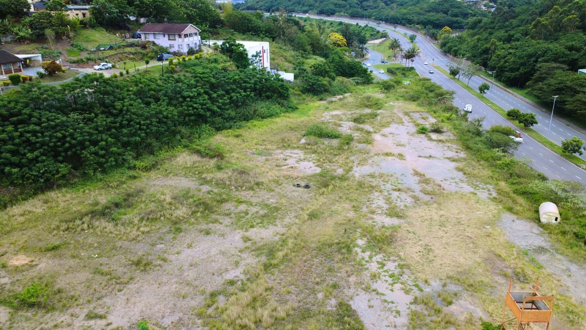 7 300m² Yard To Let in Briardene
