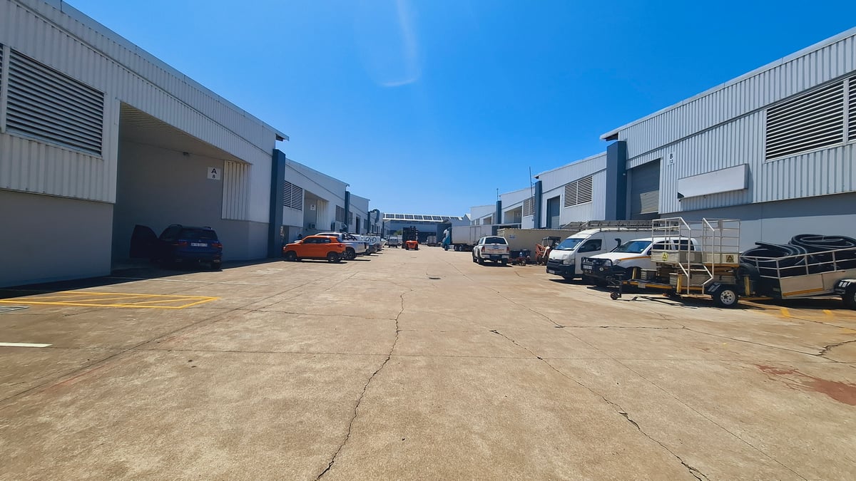 701m² Warehouse For Sale in Mount Edgecombe