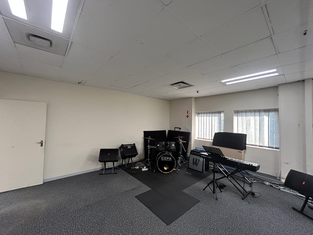 395m² Office To Let in Westville