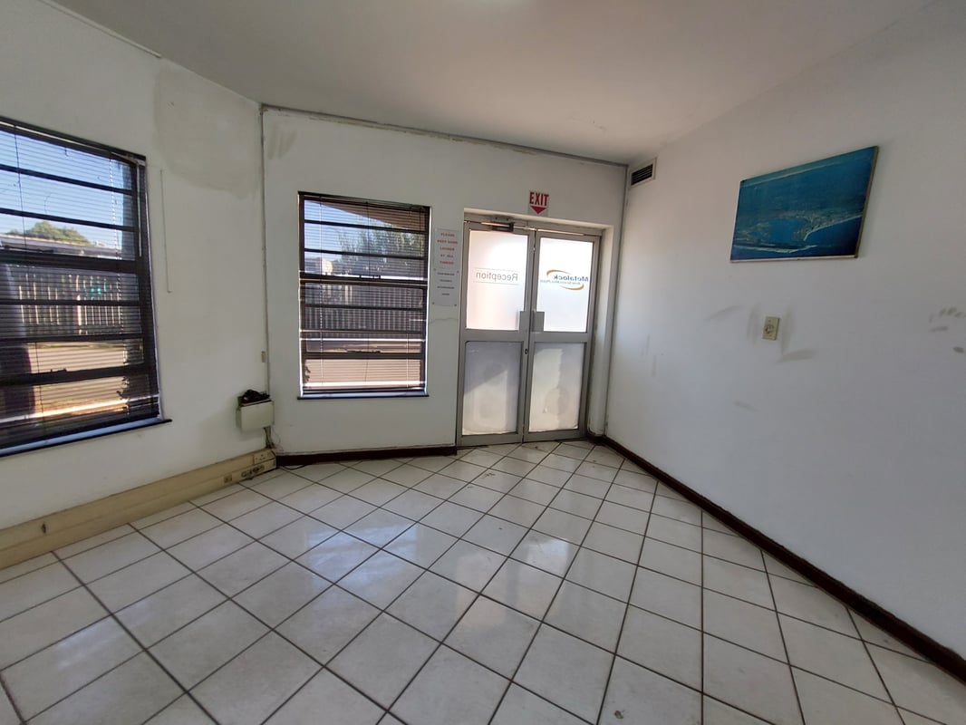911m² Warehouse For Lease in Springfield