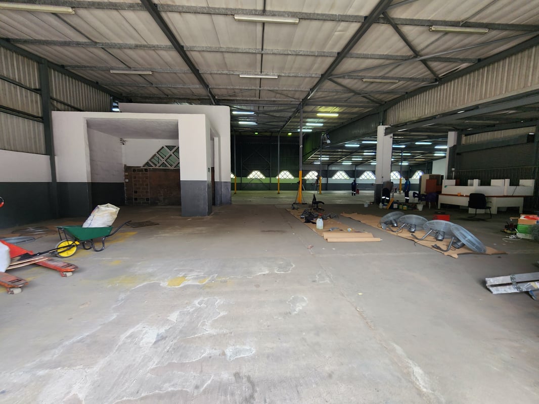 3 867m² Standalone Factory To Let in Glen Anil